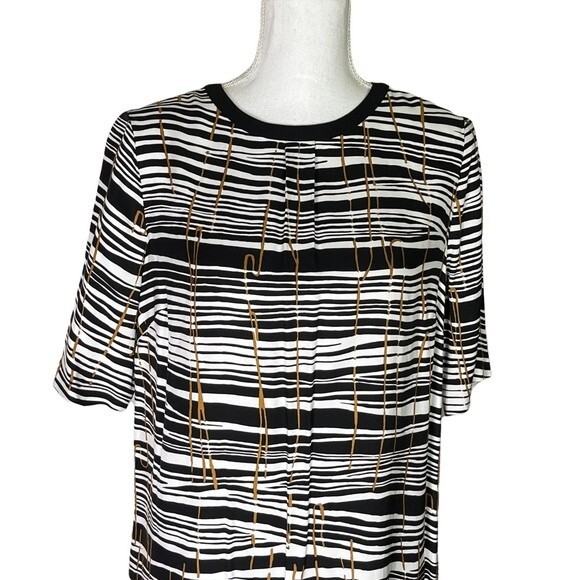 Welcome to my closet! - Picture 3 of 13